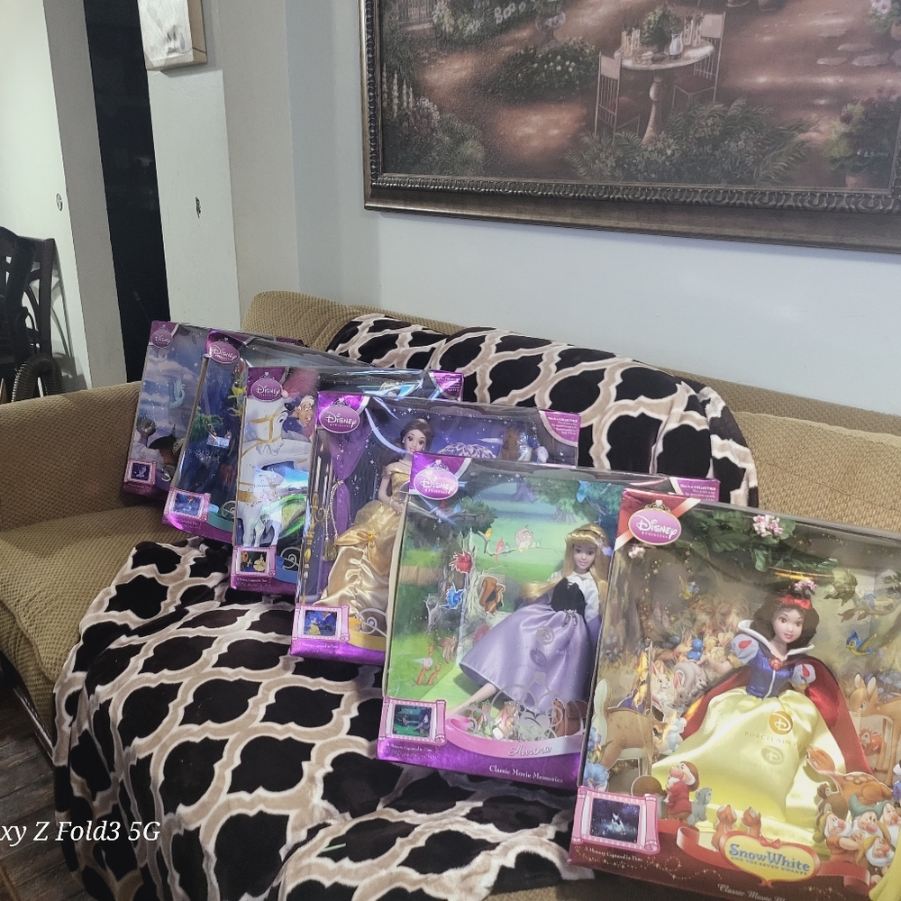 ENTIRE SET! Lot of 6 New In Box Disney Classic Movie Memories porcelain dolls